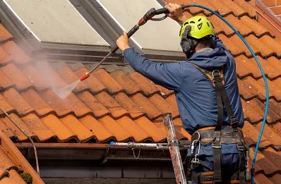 Démoussage et hydrofuge de toiture à Moux